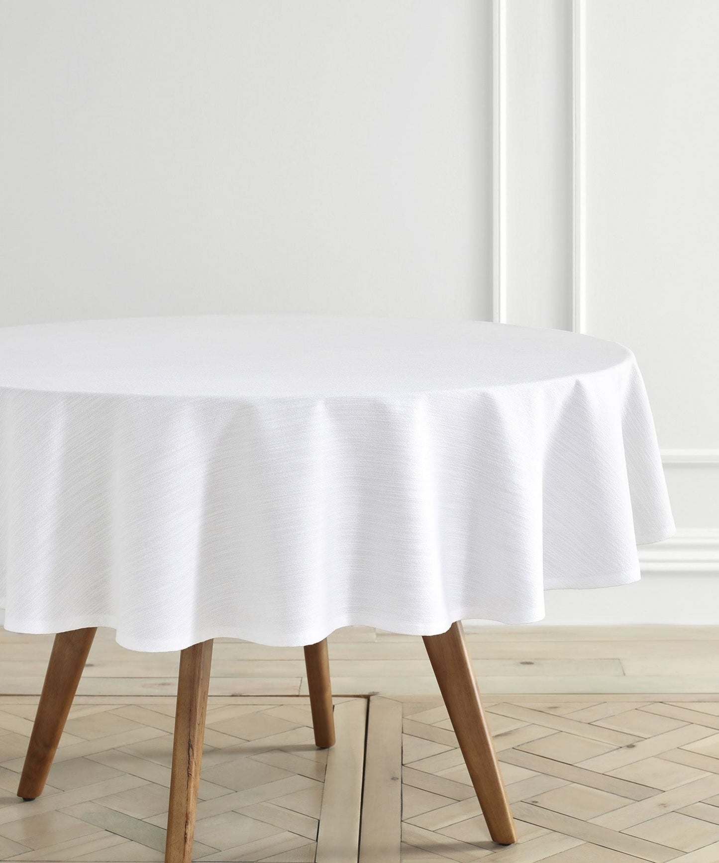 Dylan Solid Woven Tablecloth by Blue Loom