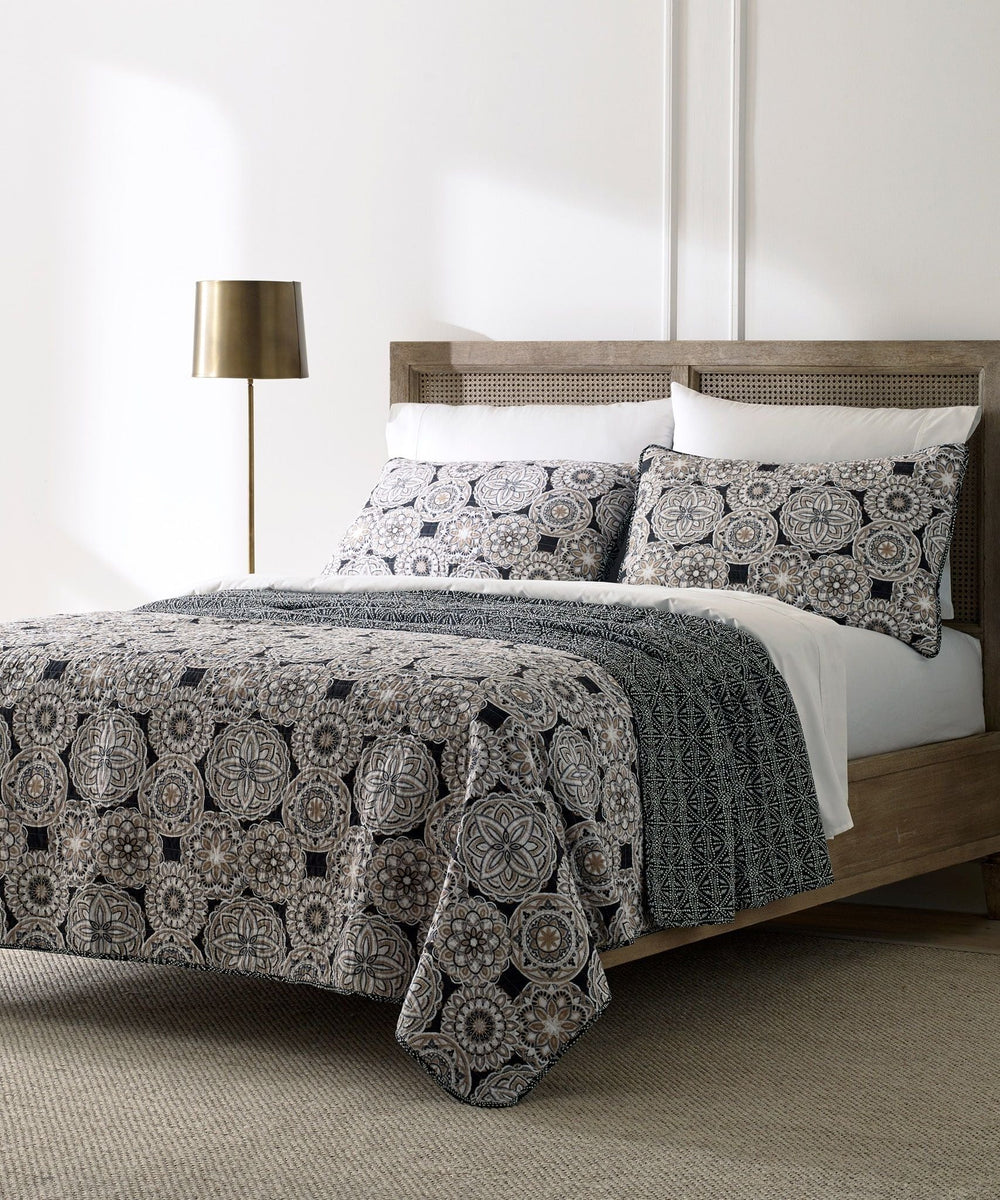 Jafari Reversible Print Quilt Set by Blue Loom