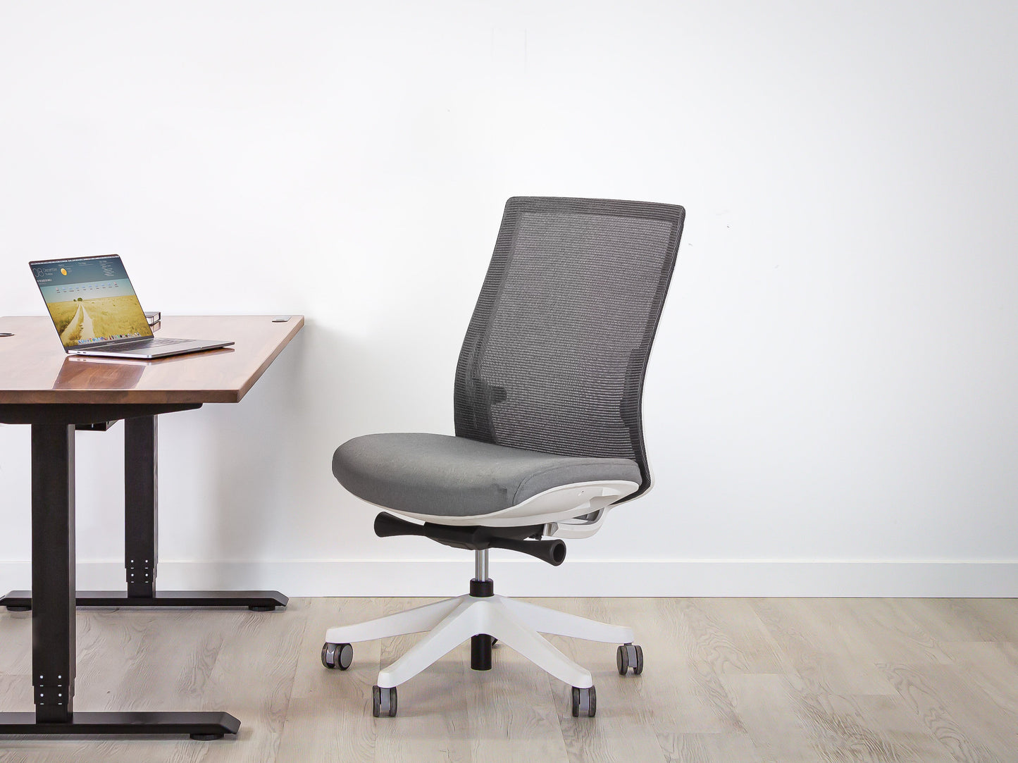 GrinChair - Ergonomic Armless Chair by EFFYDESK