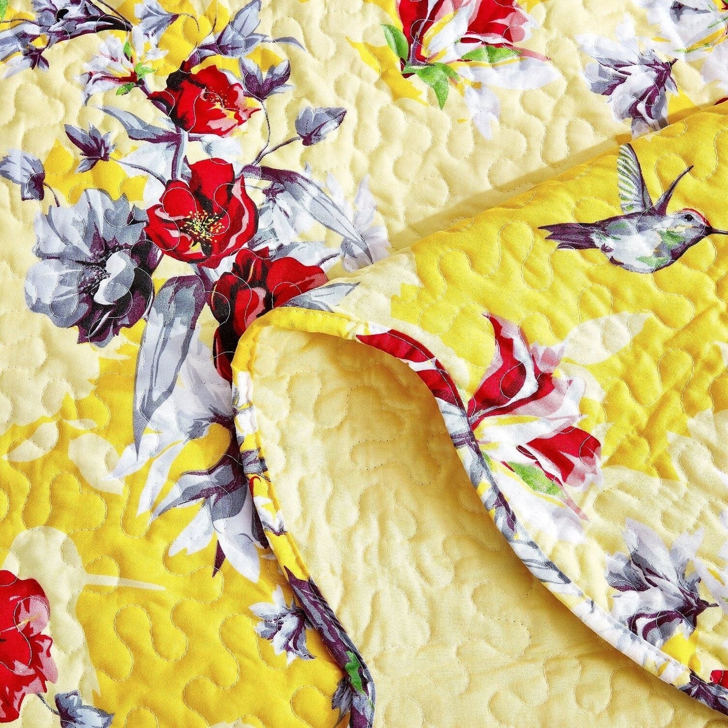 DaDa Bedding Radiant Sunshine Yellow Hummingbirds Floral Scalloped Bedspread Set (JHW-925) by DaDa Bedding Collection