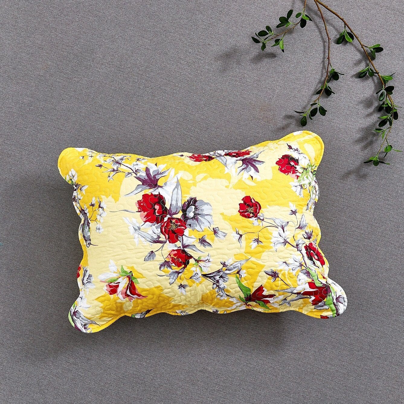 DaDa Bedding Radiant Sunshine Yellow Hummingbirds Floral Scalloped Bedspread Set (JHW-925) by DaDa Bedding Collection